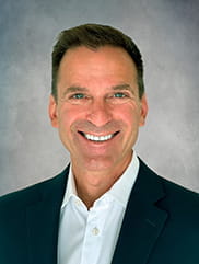 Peter Hantman – President und Chief Operating Officer