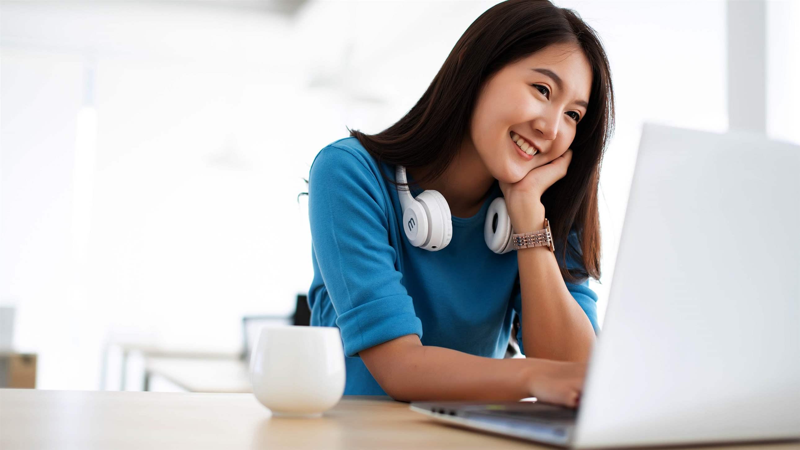 woman at laptop